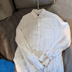 Claiborne slim fit shirt, Size L. 100% Linen